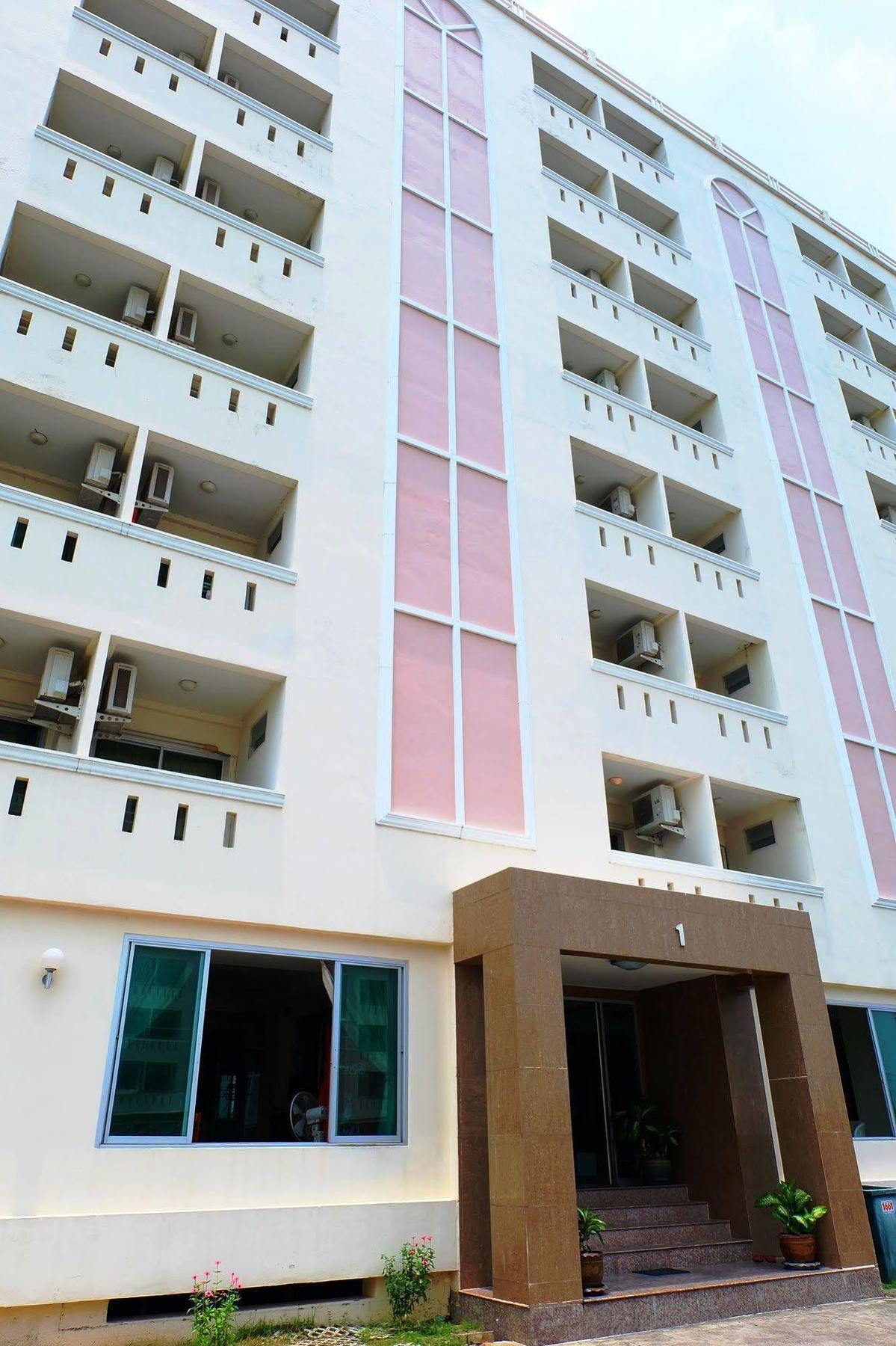 Hotel Larrivee Bang Bo Exterior foto
