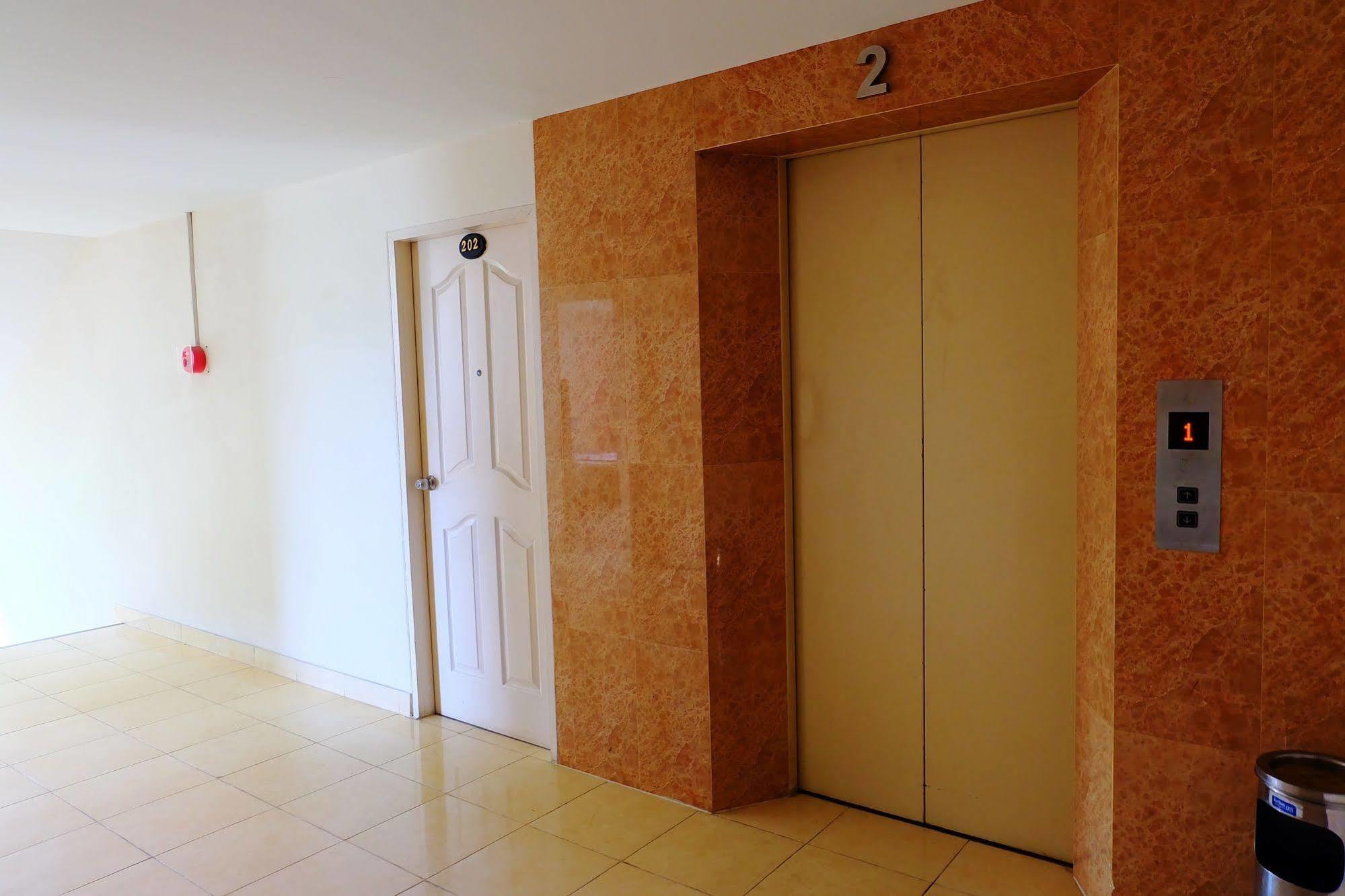 Hotel Larrivee Bang Bo Exterior foto