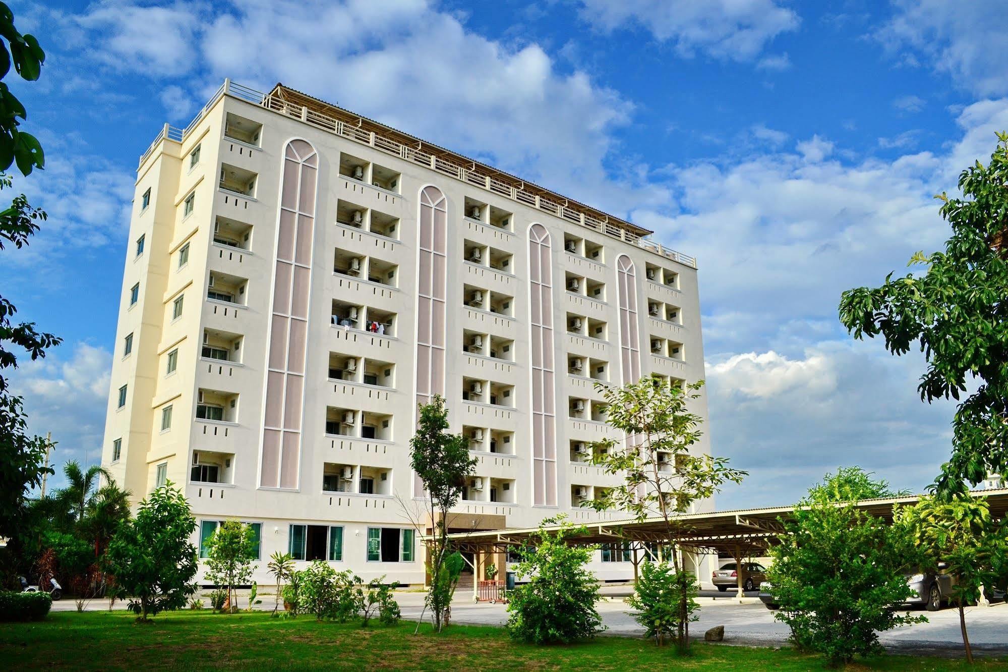 Hotel Larrivee Bang Bo Exterior foto