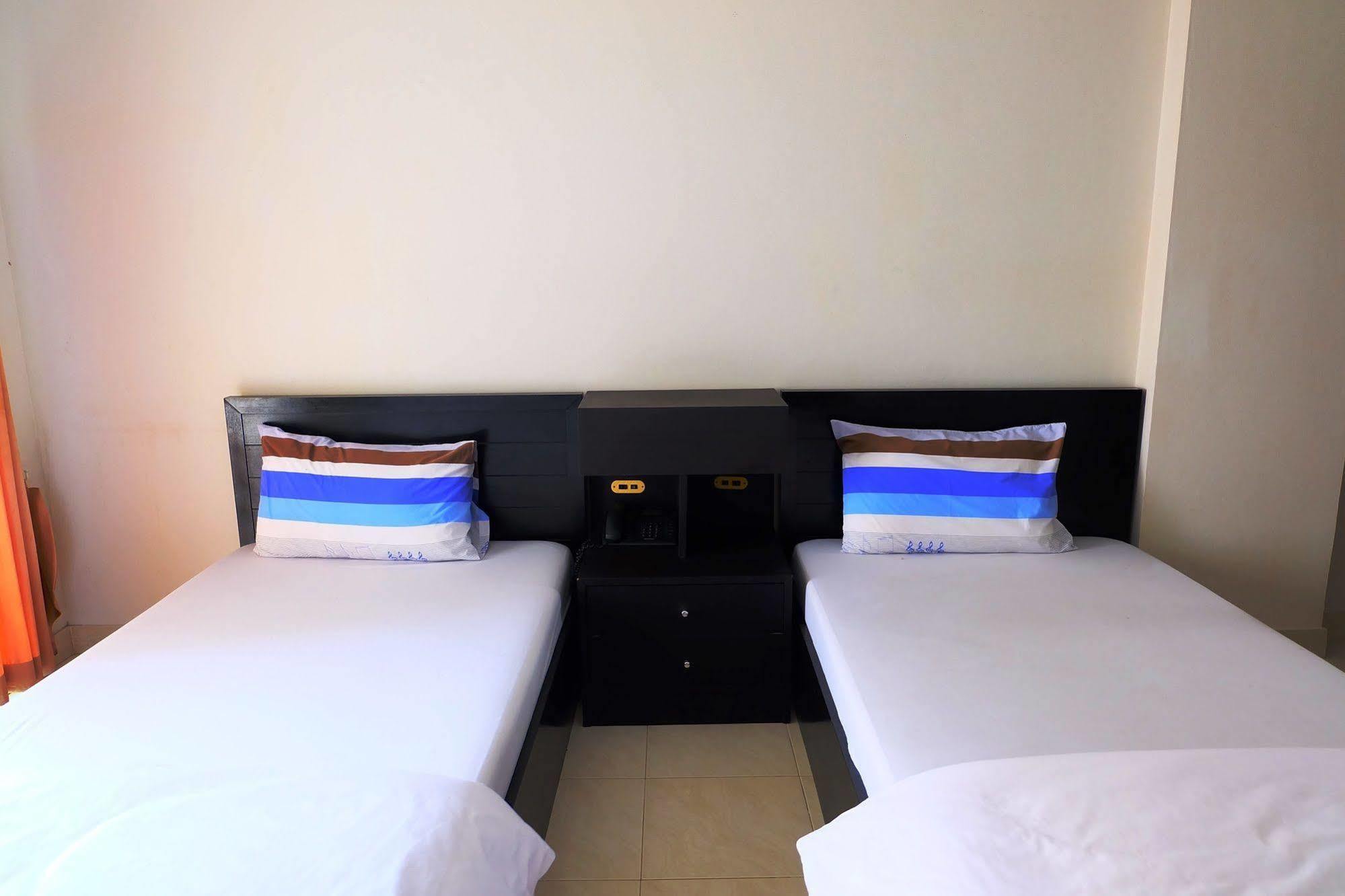 Hotel Larrivee Bang Bo Exterior foto