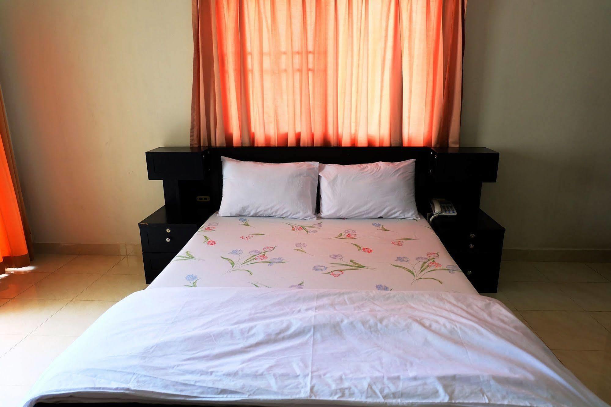 Hotel Larrivee Bang Bo Exterior foto