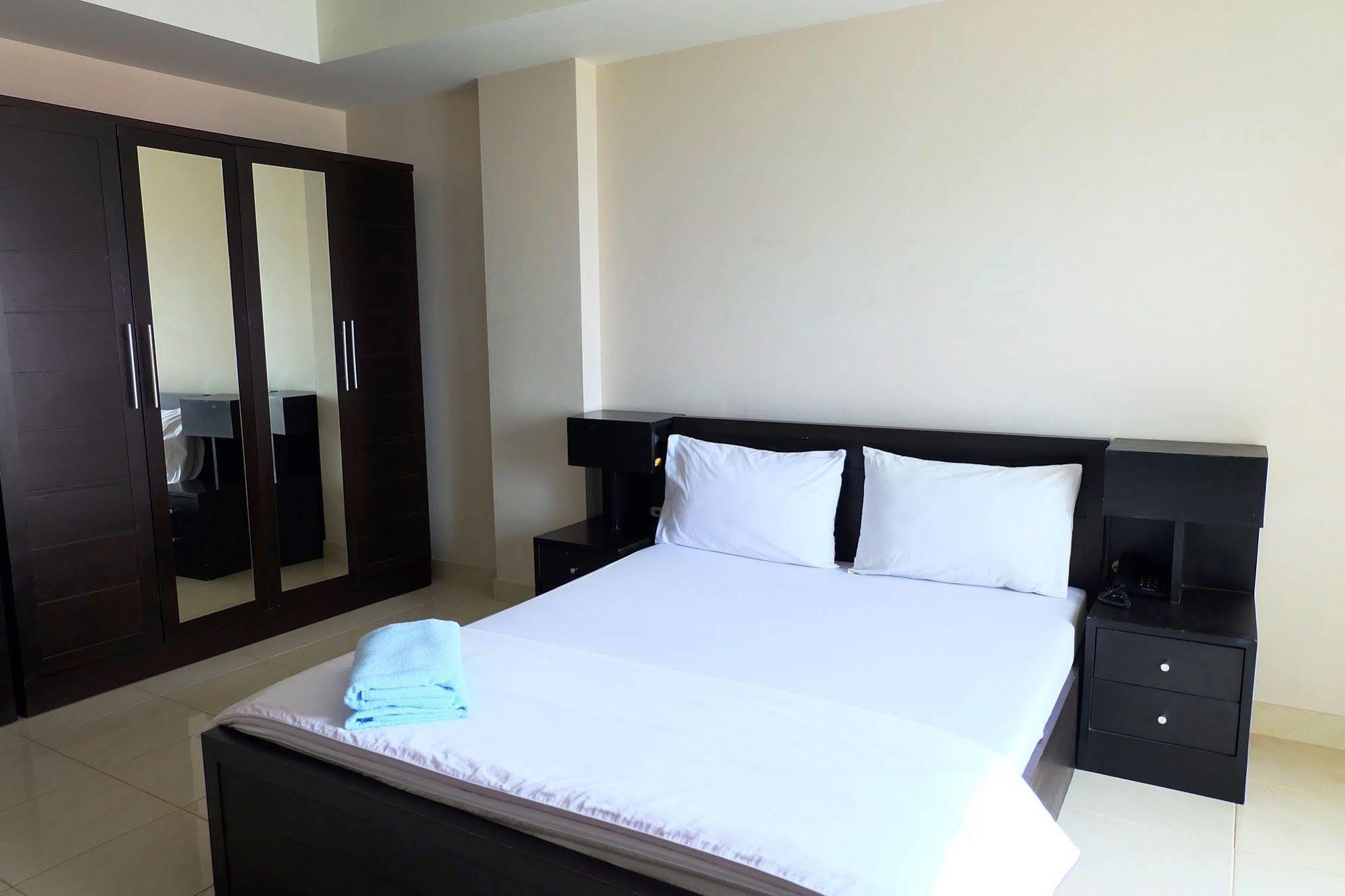 Hotel Larrivee Bang Bo Exterior foto